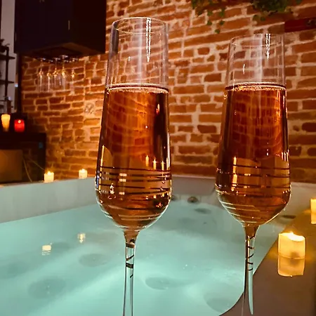 Le Prieure - Romantiques Privatif, Piscine, Jardin, Massages Proche De Toulouse * Verfeil (Haute-Garonne)