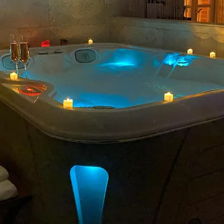 Le Prieure - Romantiques Privatif, Piscine, Jardin, Massages Proche De Toulouse 게스트하우스 Verfeil (Haute-Garonne)