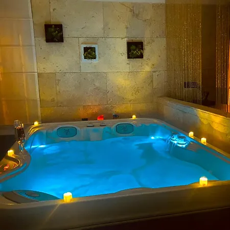 게스트하우스 Le Prieure - Romantiques Privatif, Piscine, Jardin, Massages Proche De Toulouse *
