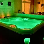 Pensjonat Le Prieure - Romantiques Privatif, Piscine, Jardin, Massages Proche De Toulouse 4*
