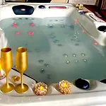 Le Prieure - Romantiques Privatif, Piscine, Jardin, Massages Proche De Toulouse Pensjonat Verfeil (Haute-Garonne)