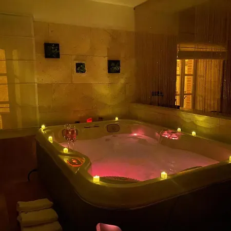 ゲストハウス Le Prieure - Romantiques Privatif, Piscine, Jardin, Massages Proche De Toulouse 4*