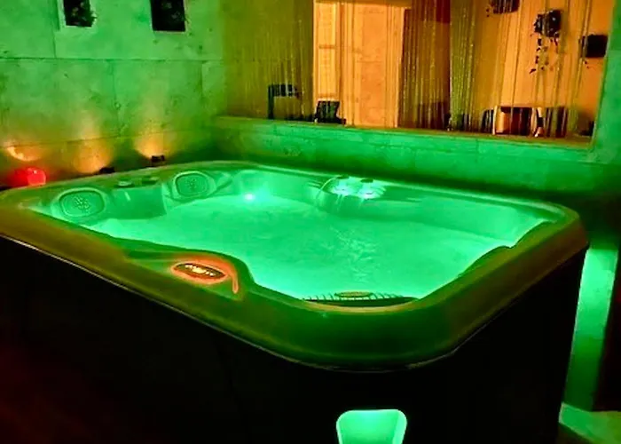 Pensión Le Prieure - Romantiques Privatif, Piscine, Jardin, Massages Proche De Toulouse 4*