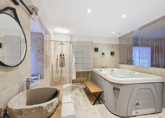 Le Prieure - Romantiques Privatif, Piscine, Jardin, Massages Proche De Toulouse 4*